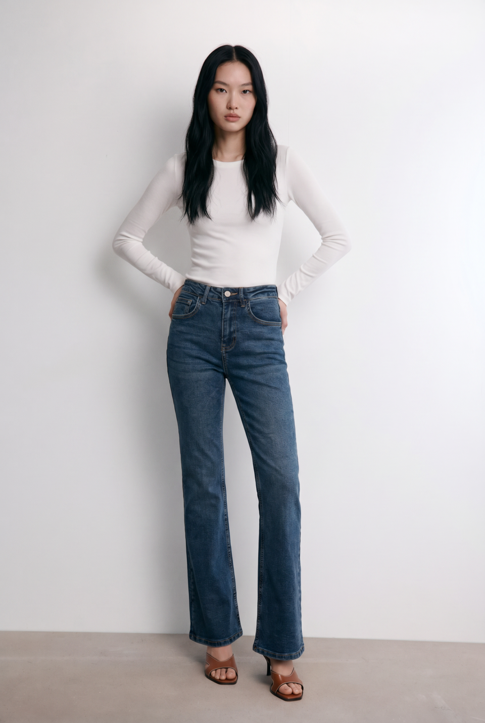 Jeans Flare Bordado Mickey Mouse