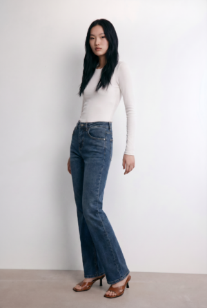 freepik_usa-img2-la-modelo-como-b_2842679380